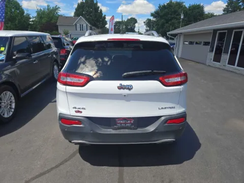 More photos of 2018 JEEP CHEROKEE LIMITED at Fast Lane Autos, IN