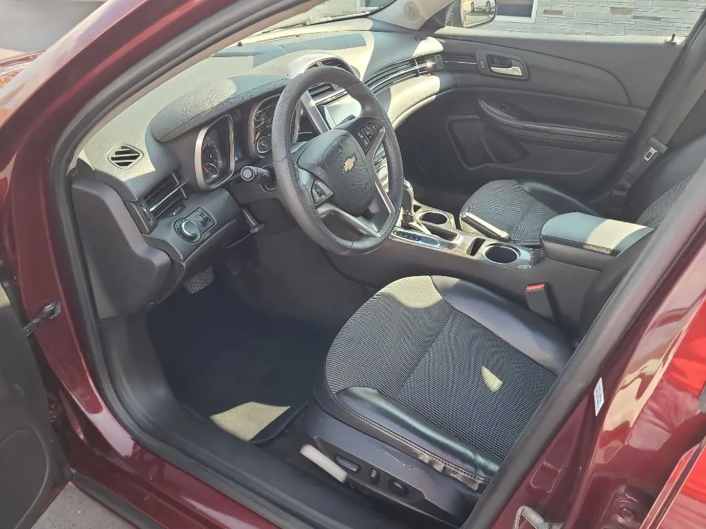 2015 Chevrolet Malibu 1LT - Photo 9
