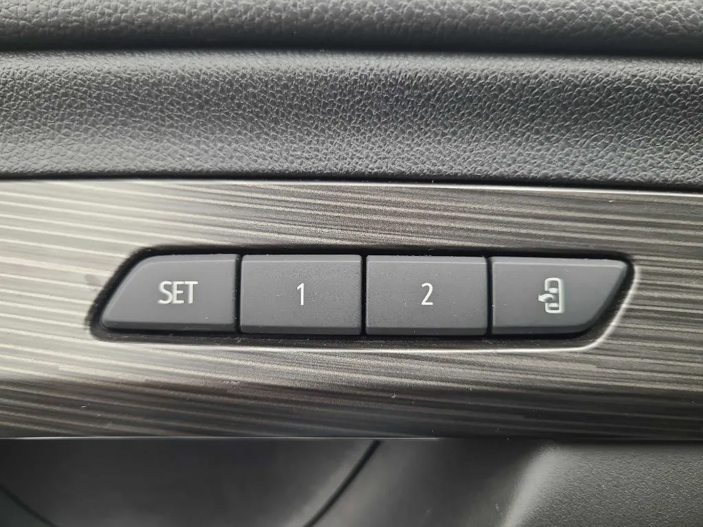2023 GMC Terrain SLT - Photo 30