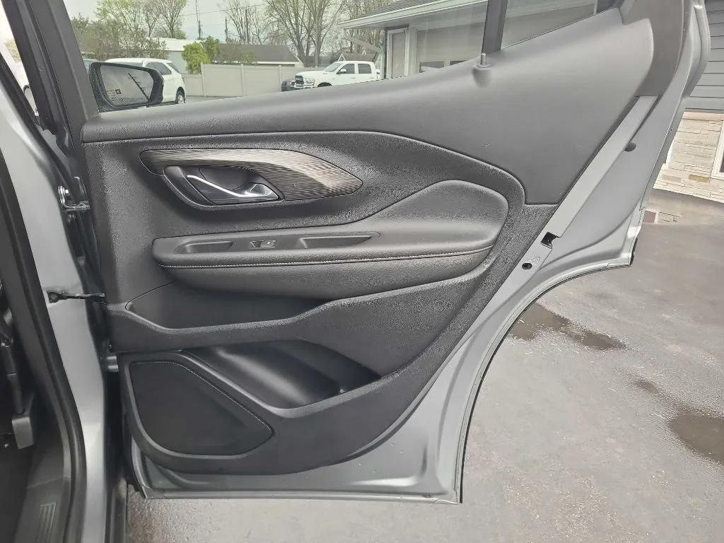 2023 GMC Terrain SLT - Photo 36
