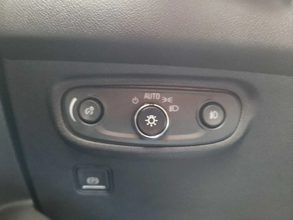 2023 GMC Terrain SLT - Photo 18