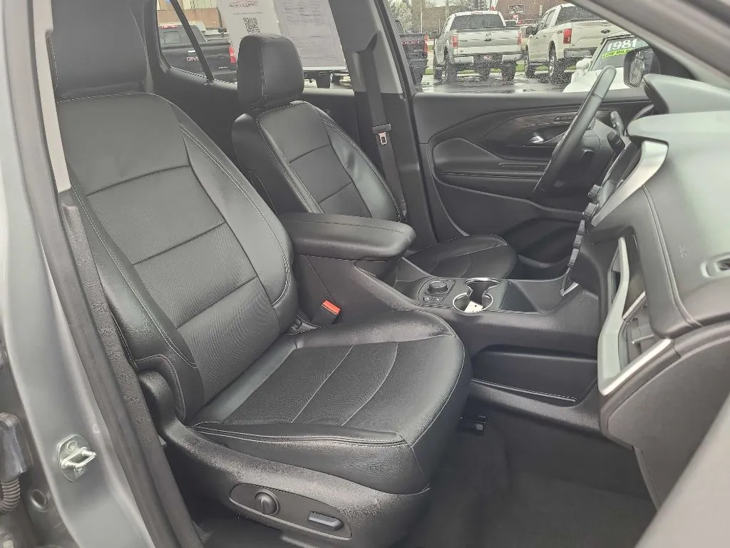 2023 GMC Terrain SLT - Photo 11