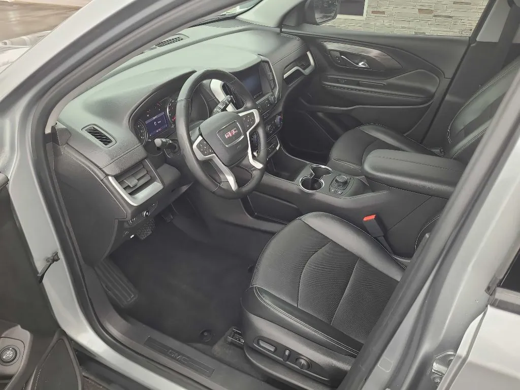 2023 GMC Terrain SLT - Photo 9