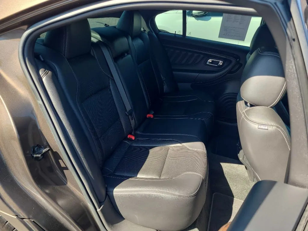 2016 Ford Taurus Limited - Photo 12