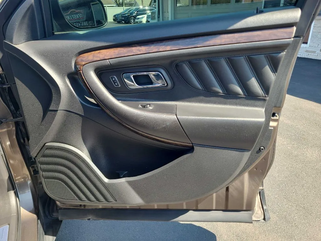 2016 Ford Taurus Limited - Photo 32