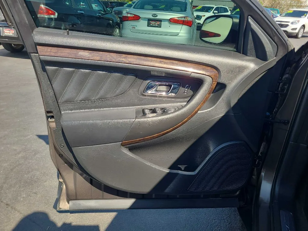 2016 Ford Taurus Limited - Photo 30
