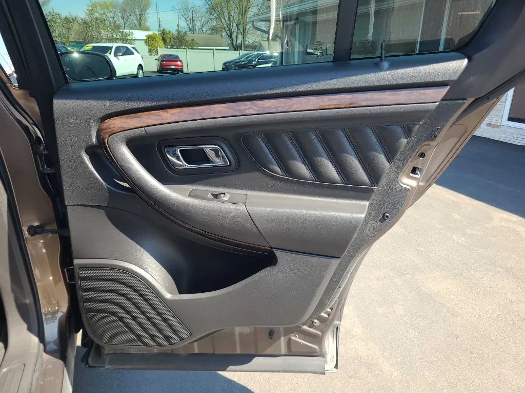 2016 Ford Taurus Limited - Photo 33