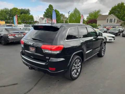 More photos of 2018 JEEP GRAND CHEROKEE OVERLAND at Fast Lane Autos, IN