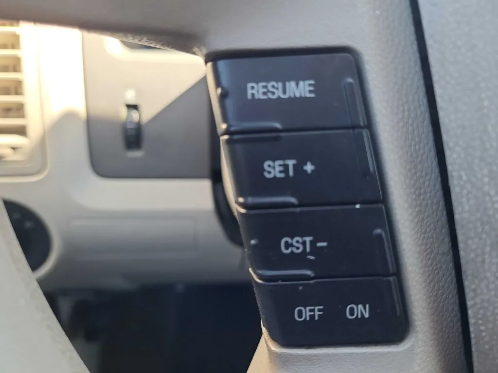 2008 Ford Escape XLS - Photo 18