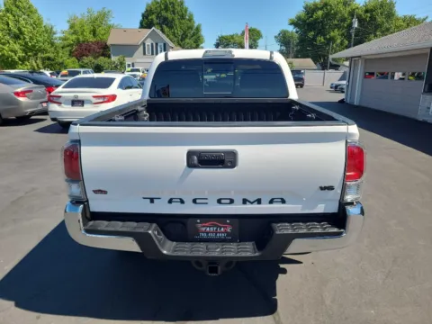 More photos of 2021 TOYOTA TACOMA DOUBLE CAB at Fast Lane Autos, IN