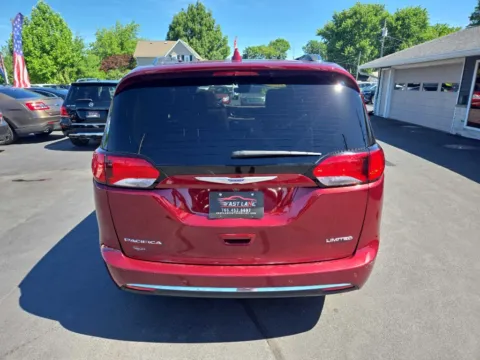More photos of 2020 CHRYSLER PACIFICA LIMITED at Fast Lane Autos, IN