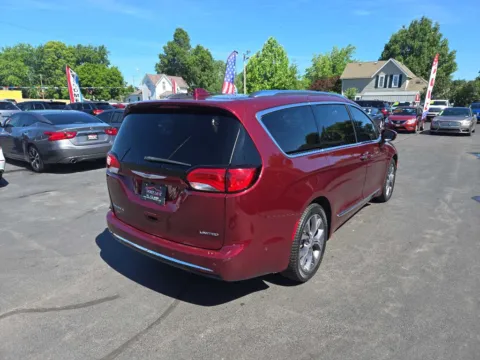 More photos of 2020 CHRYSLER PACIFICA LIMITED at Fast Lane Autos, IN