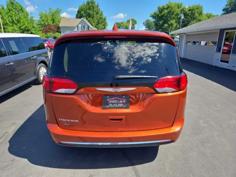 More photos of 2018 CHRYSLER PACIFICA TOURING PLUS at Fast Lane Autos, IN
