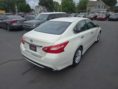 More photos of 2017 NISSAN ALTIMA 2.5 at Fast Lane Autos, IN