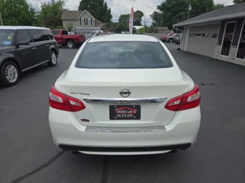 More photos of 2017 NISSAN ALTIMA 2.5 at Fast Lane Autos, IN