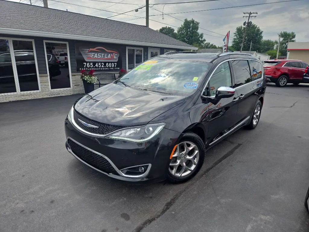 Black 2018 CHRYSLER PACIFICA LIMITED for sale in Kokomo, IN