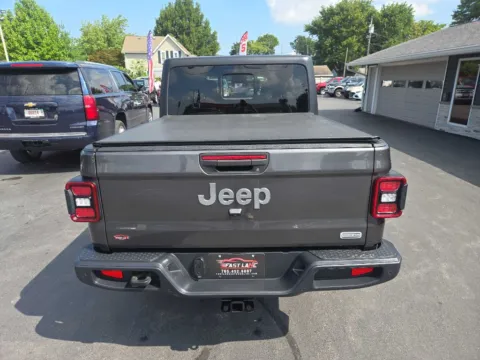 More photos of 2021 JEEP GLADIATOR OVERLAND at Fast Lane Autos, IN