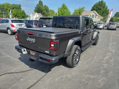 More photos of 2021 JEEP GLADIATOR OVERLAND at Fast Lane Autos, IN