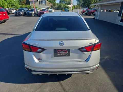 More photos of 2019 NISSAN ALTIMA SL at Fast Lane Autos, IN