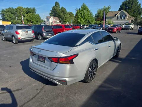 More photos of 2019 NISSAN ALTIMA SL at Fast Lane Autos, IN