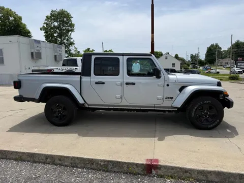 More photos of 2023 Jeep Gladiator Sport S at Glenn Chrysler Dodge Jeep Ram, KY