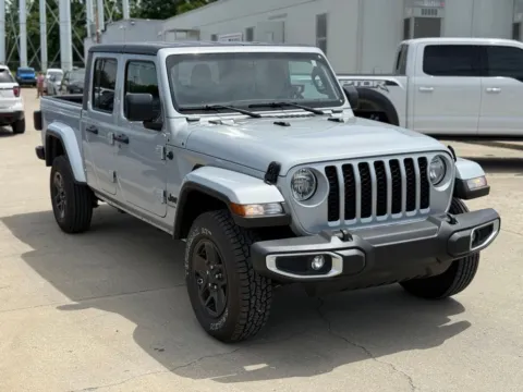 More photos of 2023 Jeep Gladiator Sport S at Glenn Chrysler Dodge Jeep Ram, KY