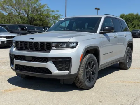 Photos of 2026 Jeep Grand Cherokee Altitude for sale in Crestwood, KY at Glenn Chrysler Dodge Jeep Ram