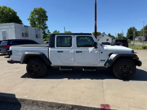 More photos of 2025 Jeep Gladiator Sport at Glenn Chrysler Dodge Jeep Ram, KY