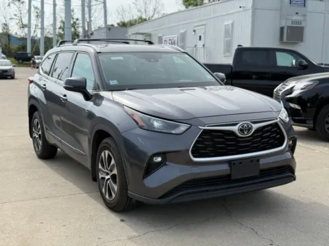 More photos of 2022 Toyota Highlander XLE at Glenn Chrysler Dodge Jeep Ram, KY