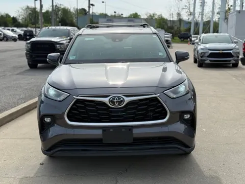 Another view of 2022 Toyota Highlander XLE for sale in Crestwood, KY at Glenn Chrysler Dodge Jeep Ram