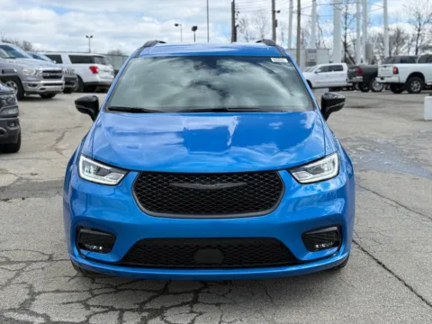 Another view of 2026 Chrysler Pacifica Select for sale in Crestwood, KY at Glenn Chrysler Dodge Jeep Ram