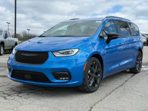 Photos of 2026 Chrysler Pacifica Select for sale in Crestwood, KY at Glenn Chrysler Dodge Jeep Ram