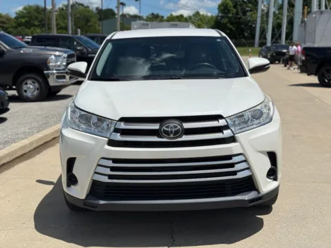 Another view of 2017 Toyota Highlander LE for sale in Crestwood, KY at Glenn Chrysler Dodge Jeep Ram