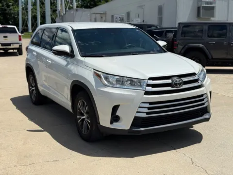 More photos of 2017 Toyota Highlander LE at Glenn Chrysler Dodge Jeep Ram, KY