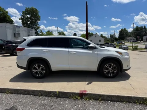 More photos of 2017 Toyota Highlander LE at Glenn Chrysler Dodge Jeep Ram, KY