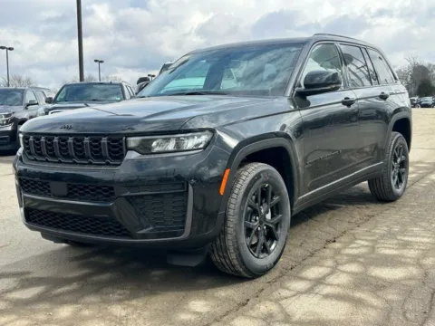 Photos of 2026 Jeep Grand Cherokee Altitude for sale in Crestwood, KY at Glenn Chrysler Dodge Jeep Ram