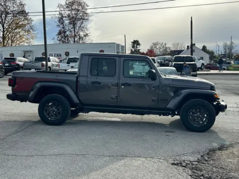 More photos of 2026 Jeep Gladiator Sport S at Glenn Chrysler Dodge Jeep Ram, KY