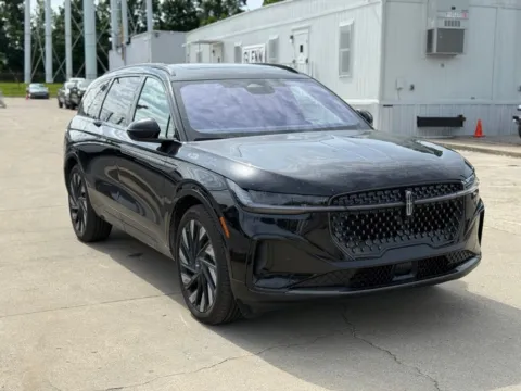More photos of 2025 Lincoln Nautilus Reserve at Glenn Chrysler Dodge Jeep Ram, KY