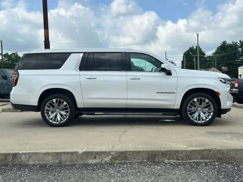 More photos of 2022 Chevrolet Suburban LT at Glenn Chrysler Dodge Jeep Ram, KY