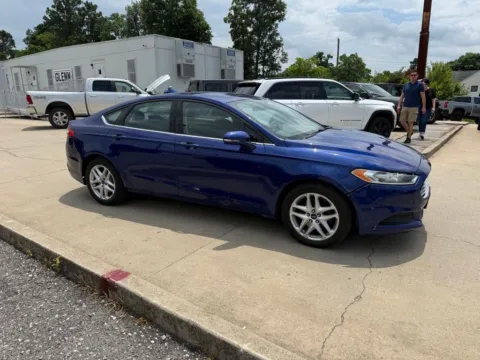 More photos of 2016 Ford Fusion SE at Glenn Chrysler Dodge Jeep Ram, KY