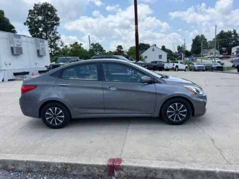 More photos of 2016 Hyundai Accent SE at Glenn Chrysler Dodge Jeep Ram, KY
