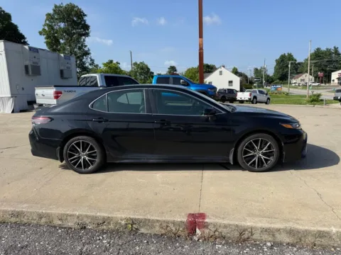 More photos of 2024 Toyota Camry SE at Glenn Chrysler Dodge Jeep Ram, KY