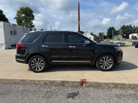 More photos of 2019 Ford Explorer Platinum at Glenn Chrysler Dodge Jeep Ram, KY