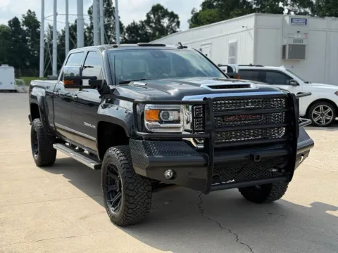 More photos of 2018 GMC Sierra 2500HD Denali at Glenn Chrysler Dodge Jeep Ram, KY