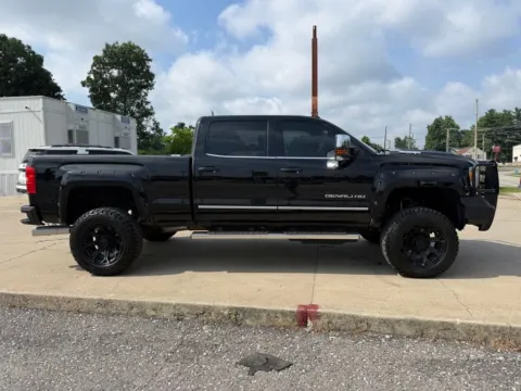 More photos of 2018 GMC Sierra 2500HD Denali at Glenn Chrysler Dodge Jeep Ram, KY