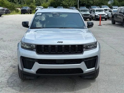 Another view of 2026 Jeep Grand Cherokee L Altitude for sale in Crestwood, KY at Glenn Chrysler Dodge Jeep Ram