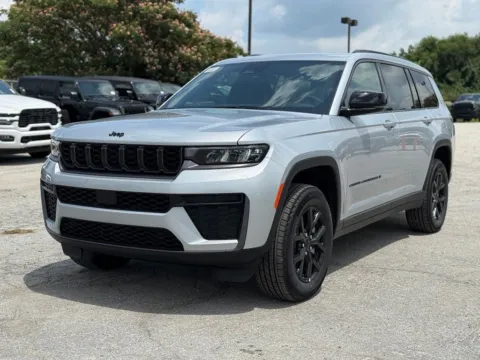 Photos of 2026 Jeep Grand Cherokee L Altitude for sale in Crestwood, KY at Glenn Chrysler Dodge Jeep Ram