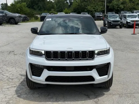 Another view of 2026 Jeep Grand Cherokee Summit for sale in Crestwood, KY at Glenn Chrysler Dodge Jeep Ram