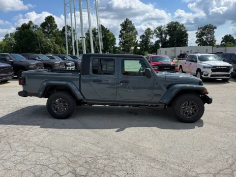 More photos of 2026 Jeep Gladiator Sport S at Glenn Chrysler Dodge Jeep Ram, KY
