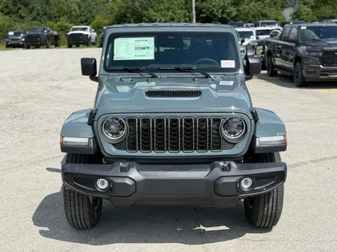 Another view of 2026 Jeep Gladiator Sport S for sale in Crestwood, KY at Glenn Chrysler Dodge Jeep Ram